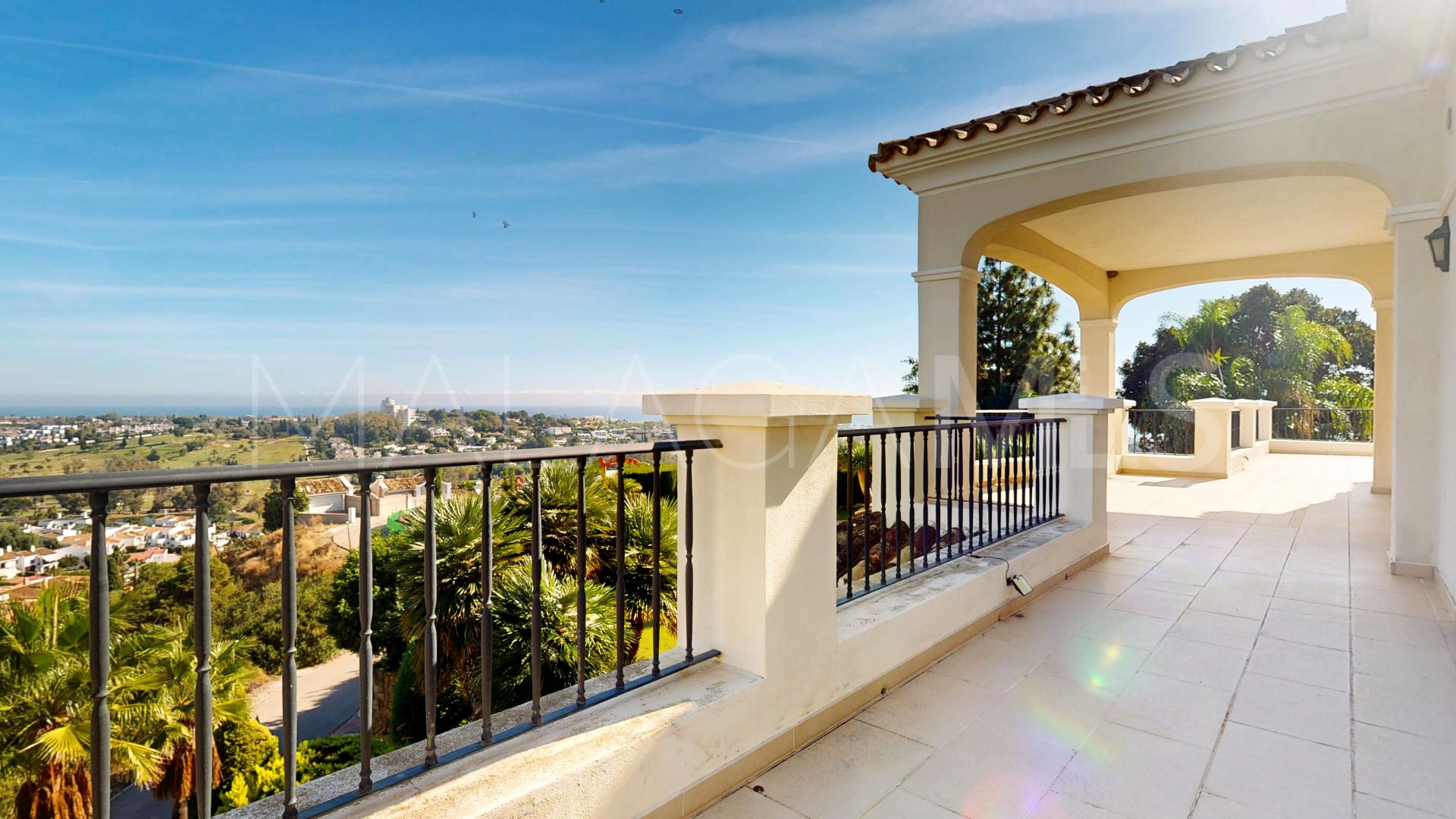 Villa in Altos del Paraiso for sale