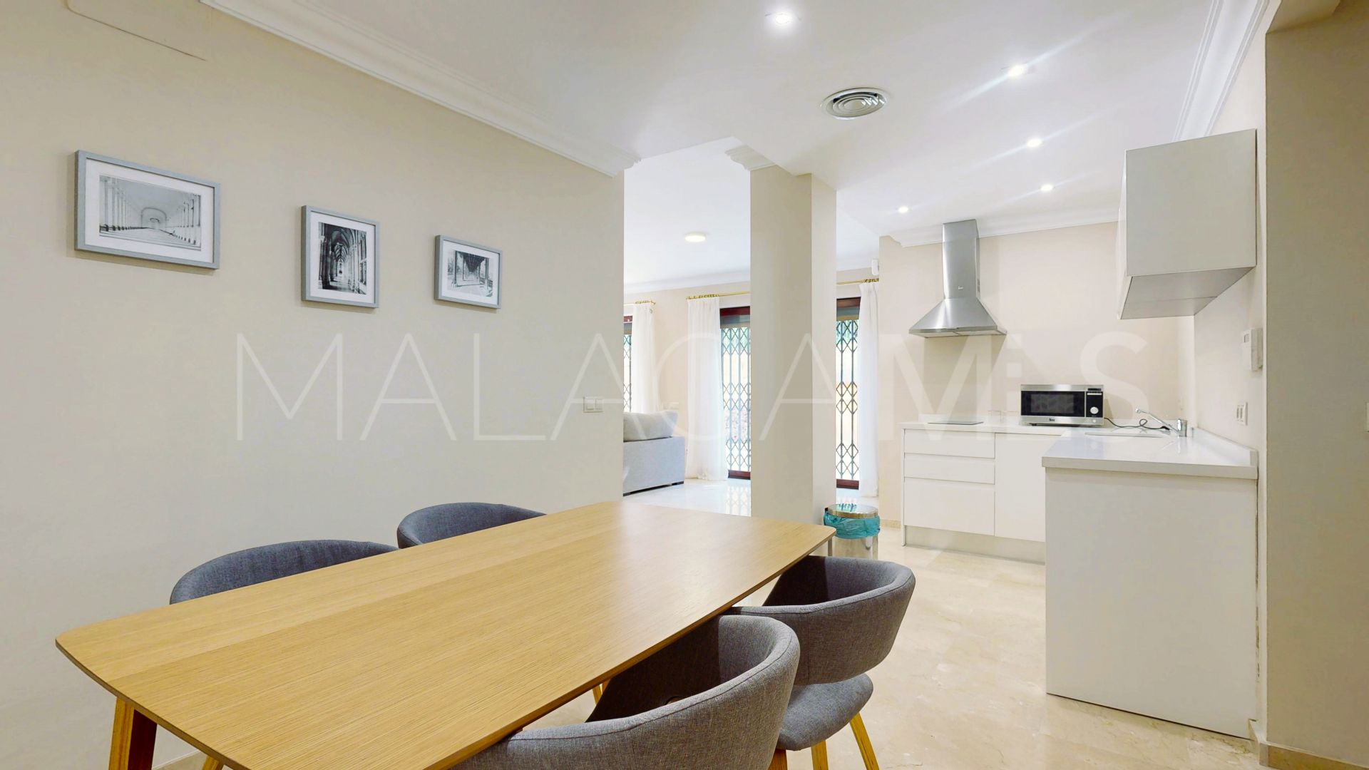 Villa in Altos del Paraiso for sale