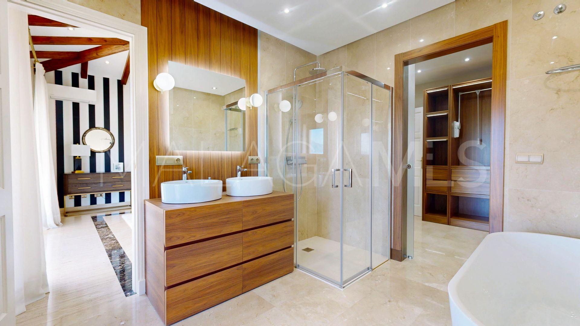 Villa in Altos del Paraiso for sale