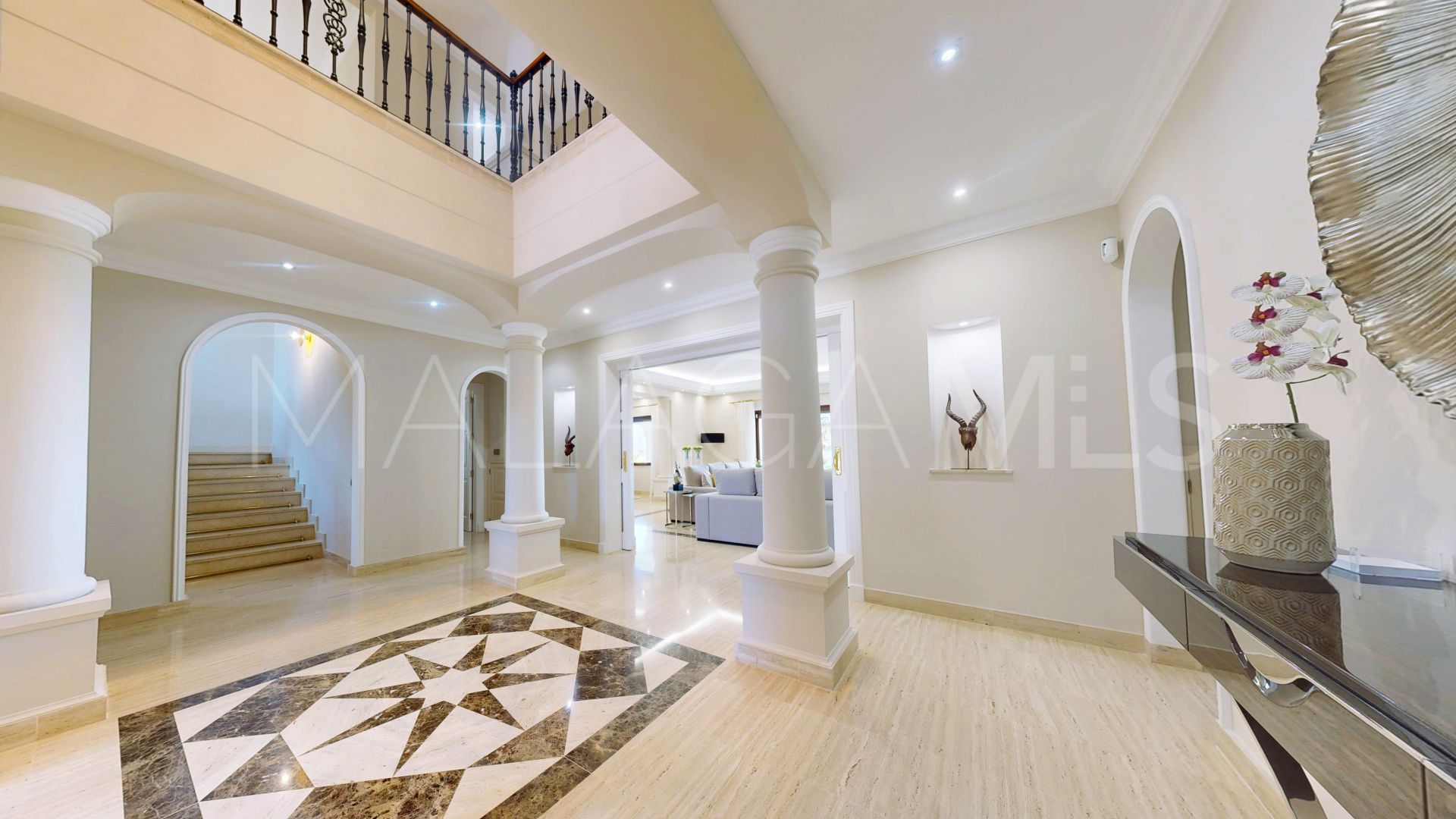 Villa in Altos del Paraiso for sale