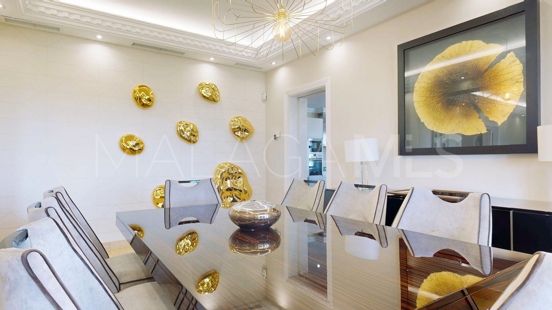 Villa in Altos del Paraiso for sale