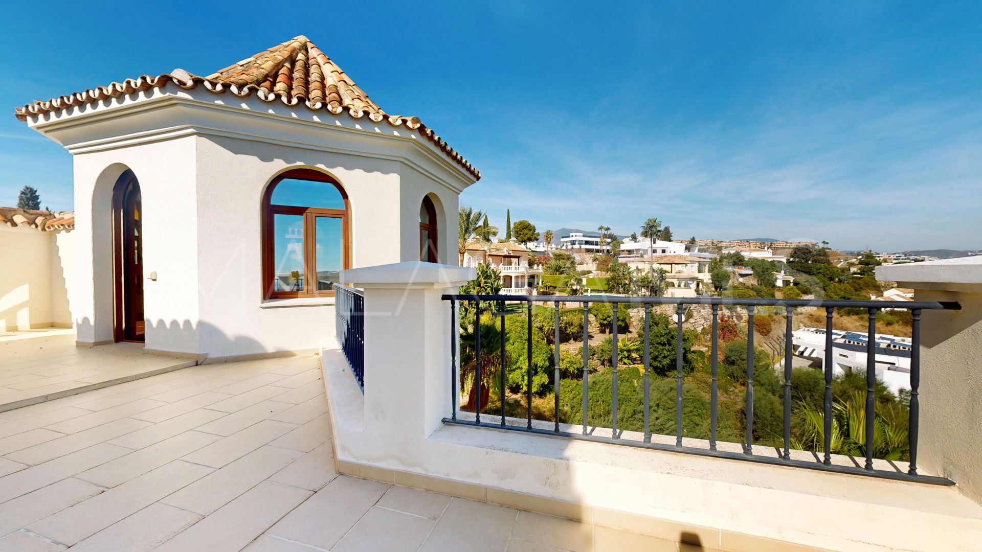 Villa in Altos del Paraiso for sale