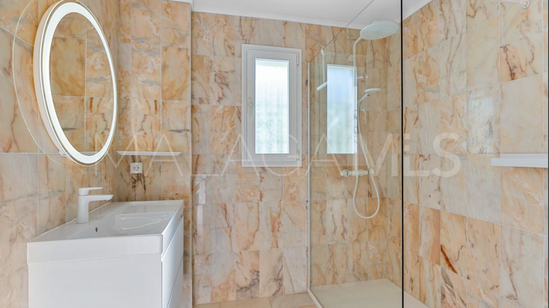 Villa for sale in El Paraiso