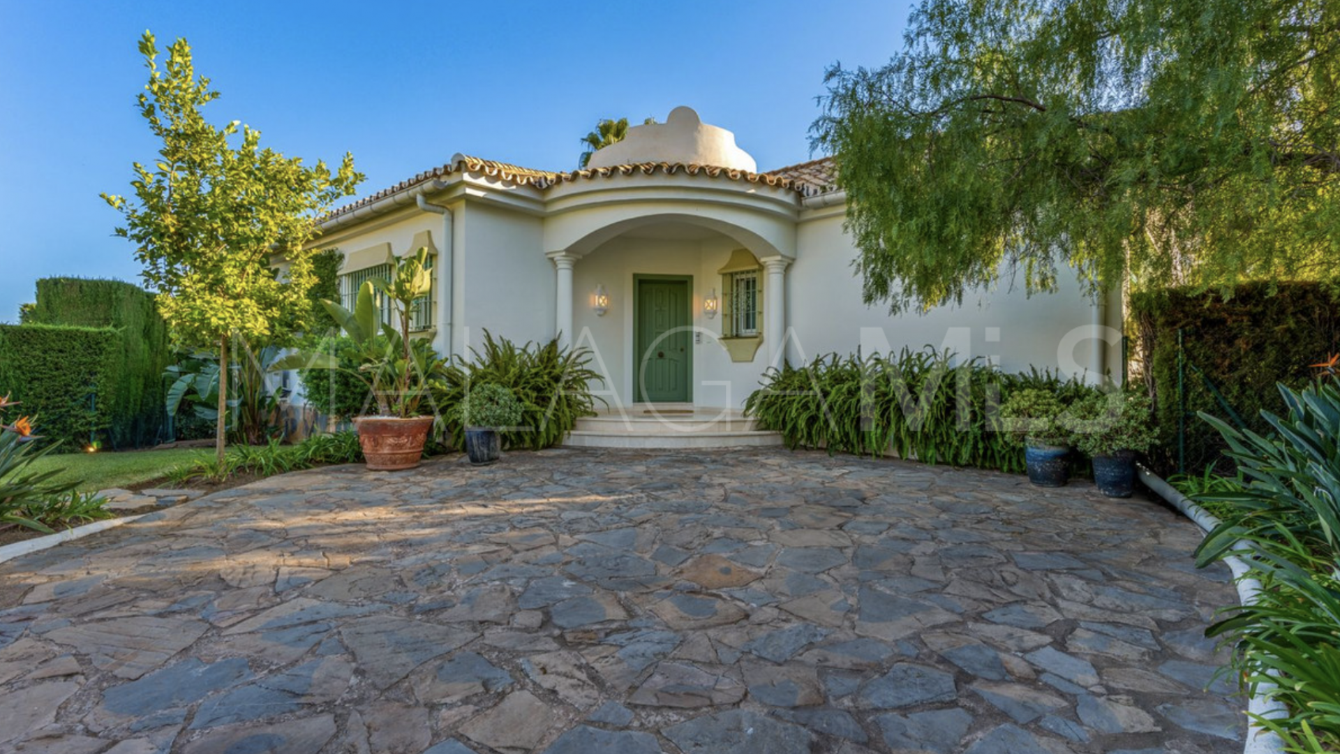 Villa for sale in El Paraiso