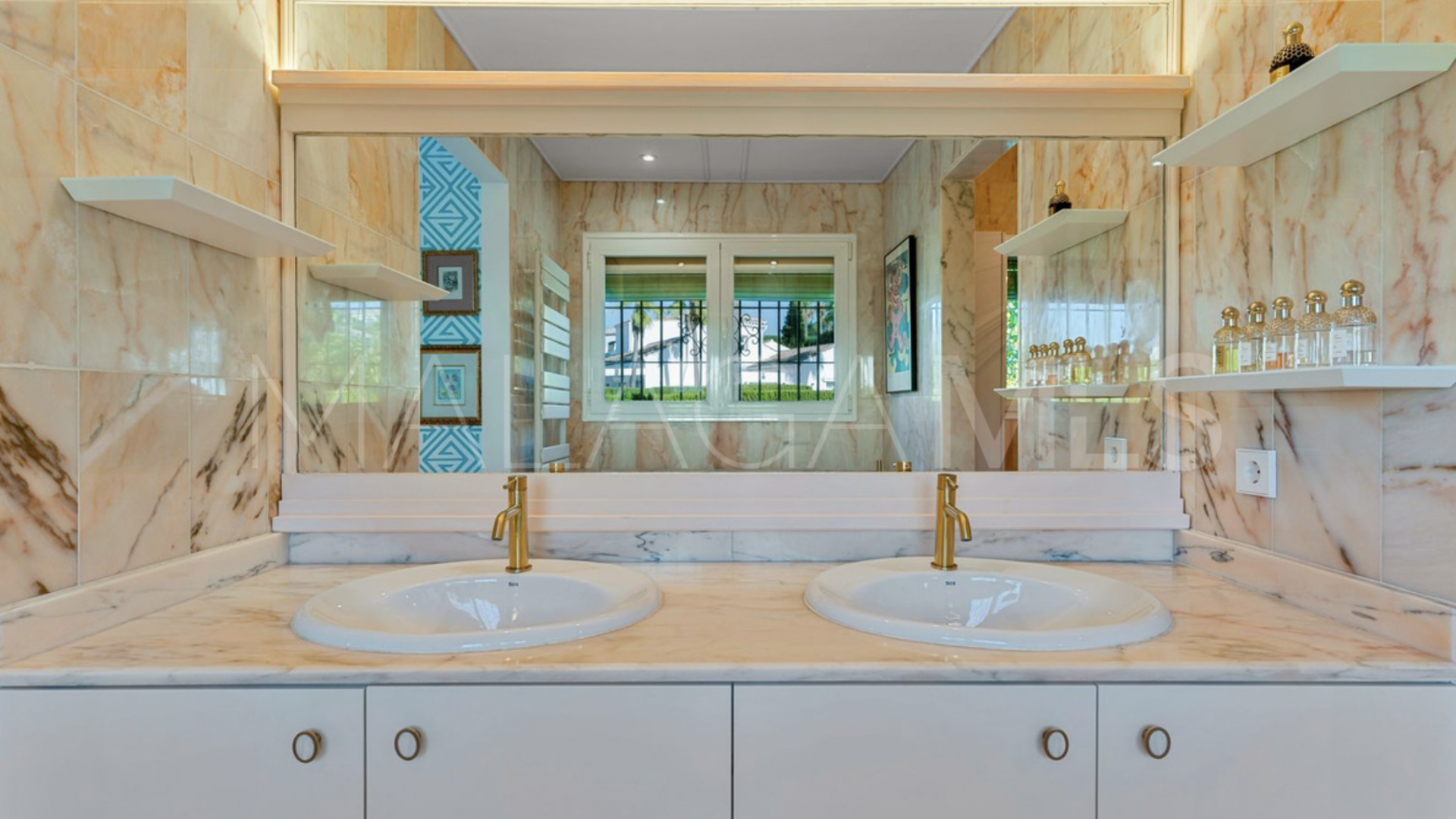 Villa for sale in El Paraiso