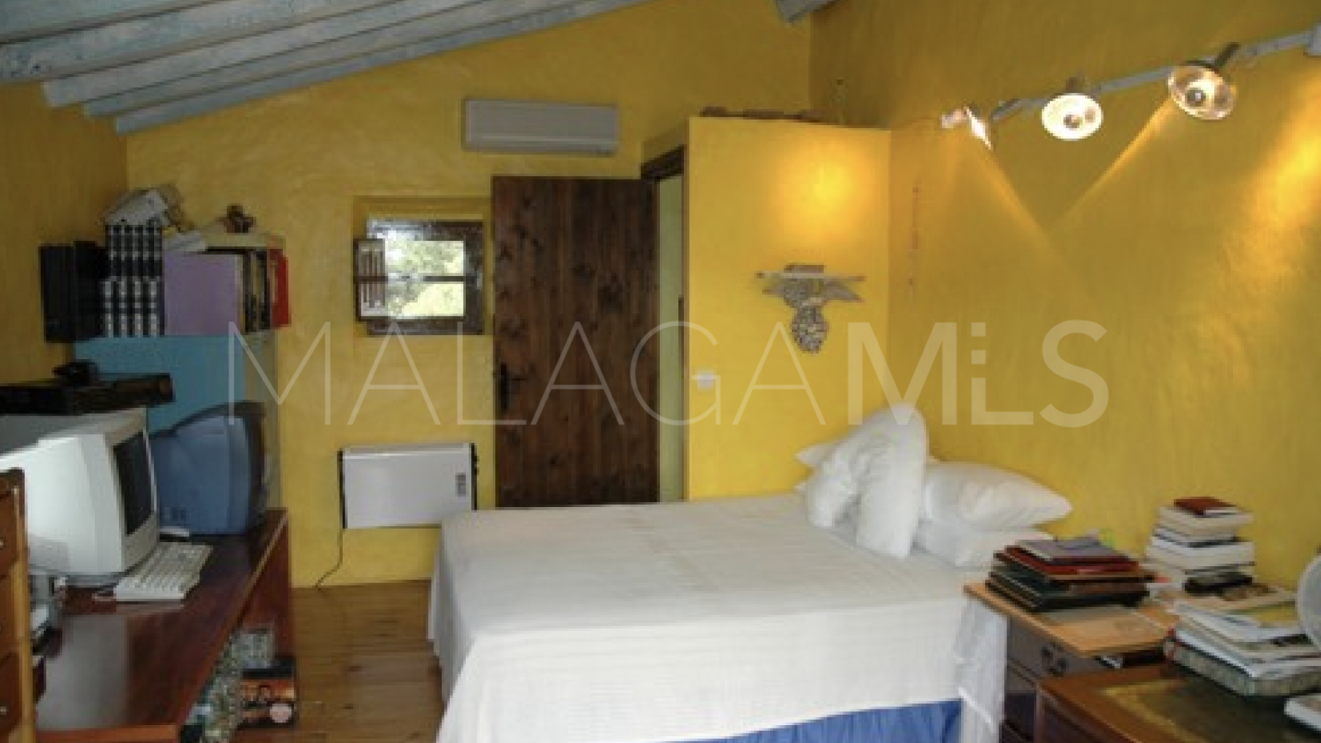 For sale finca in Estepona East
