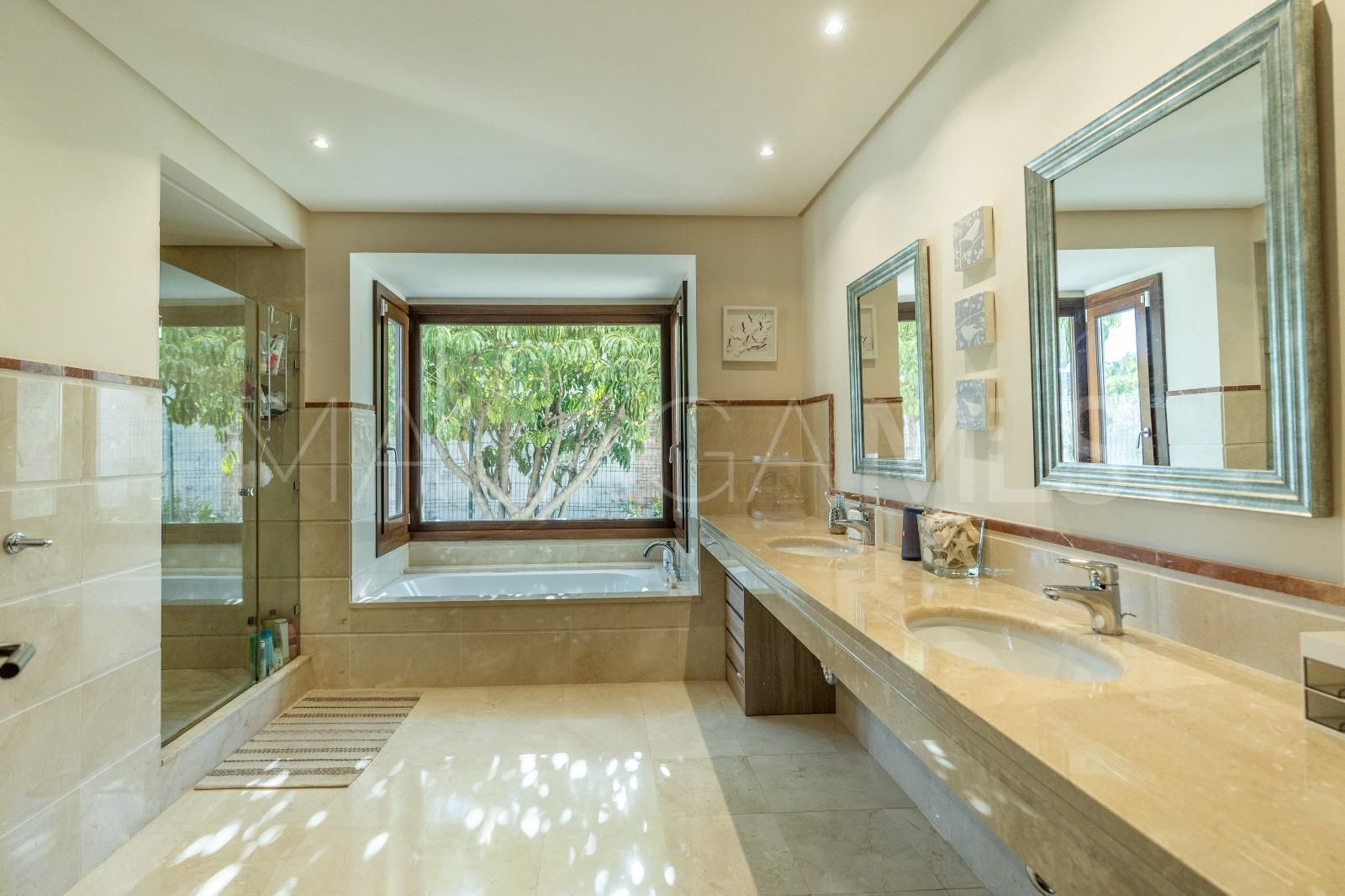 Villa for sale in El Paraiso