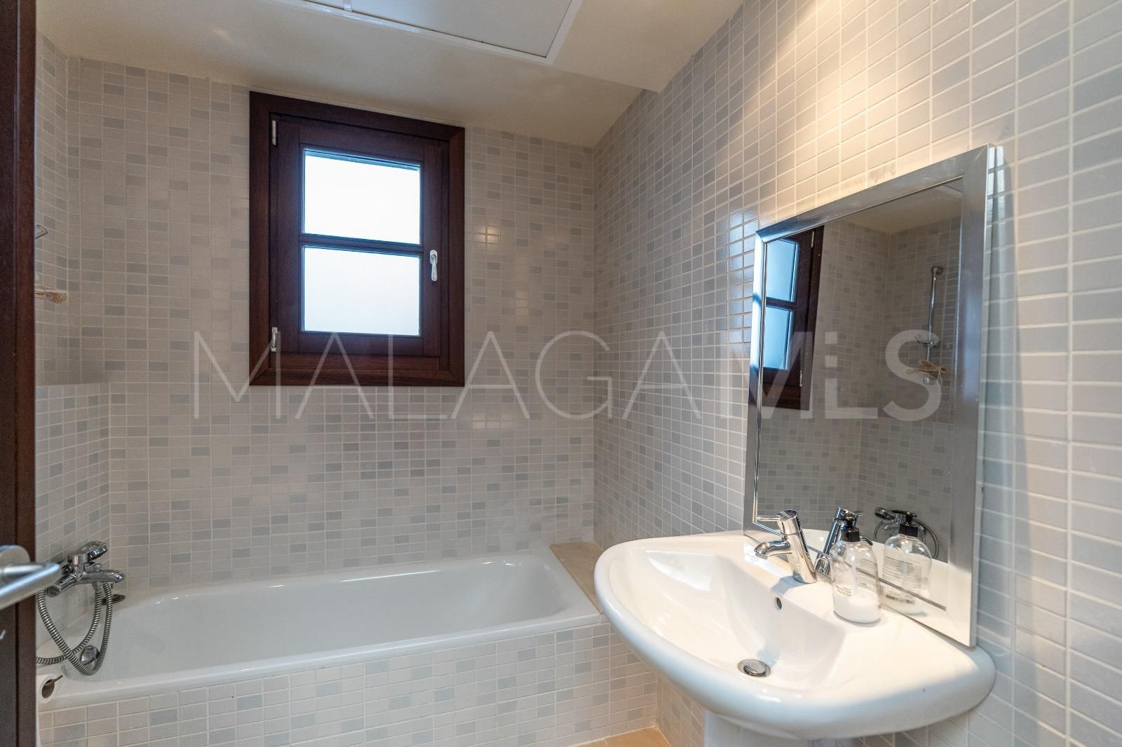 Villa for sale in El Paraiso