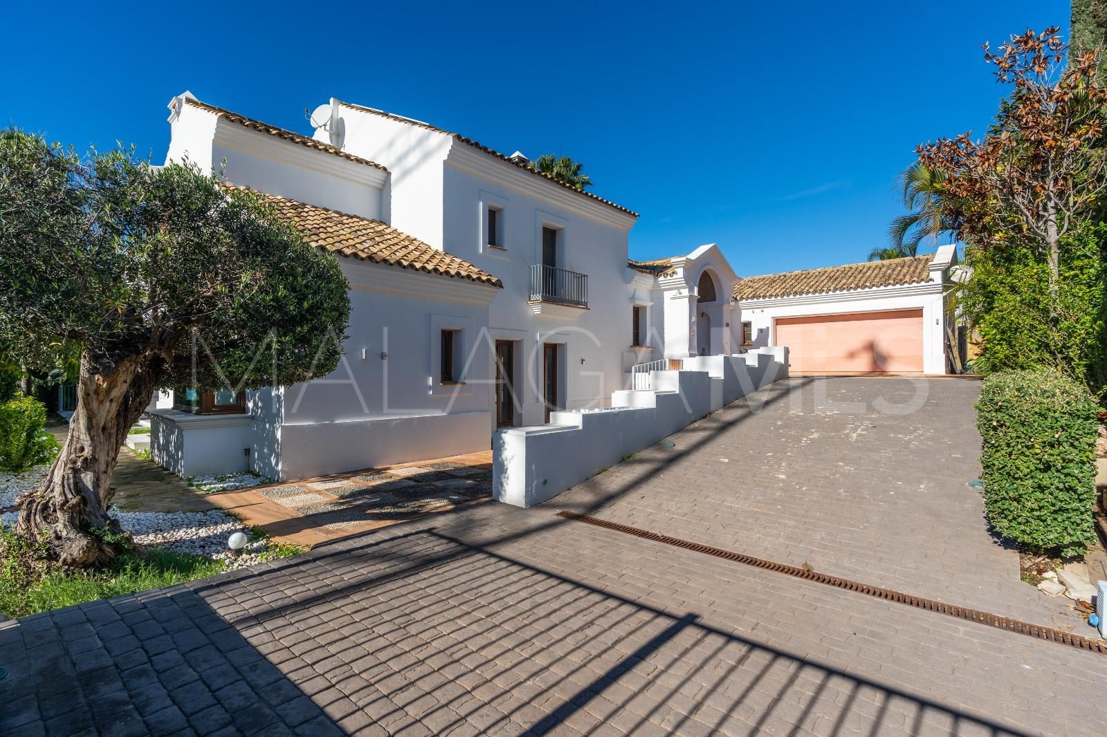 Villa for sale in El Paraiso