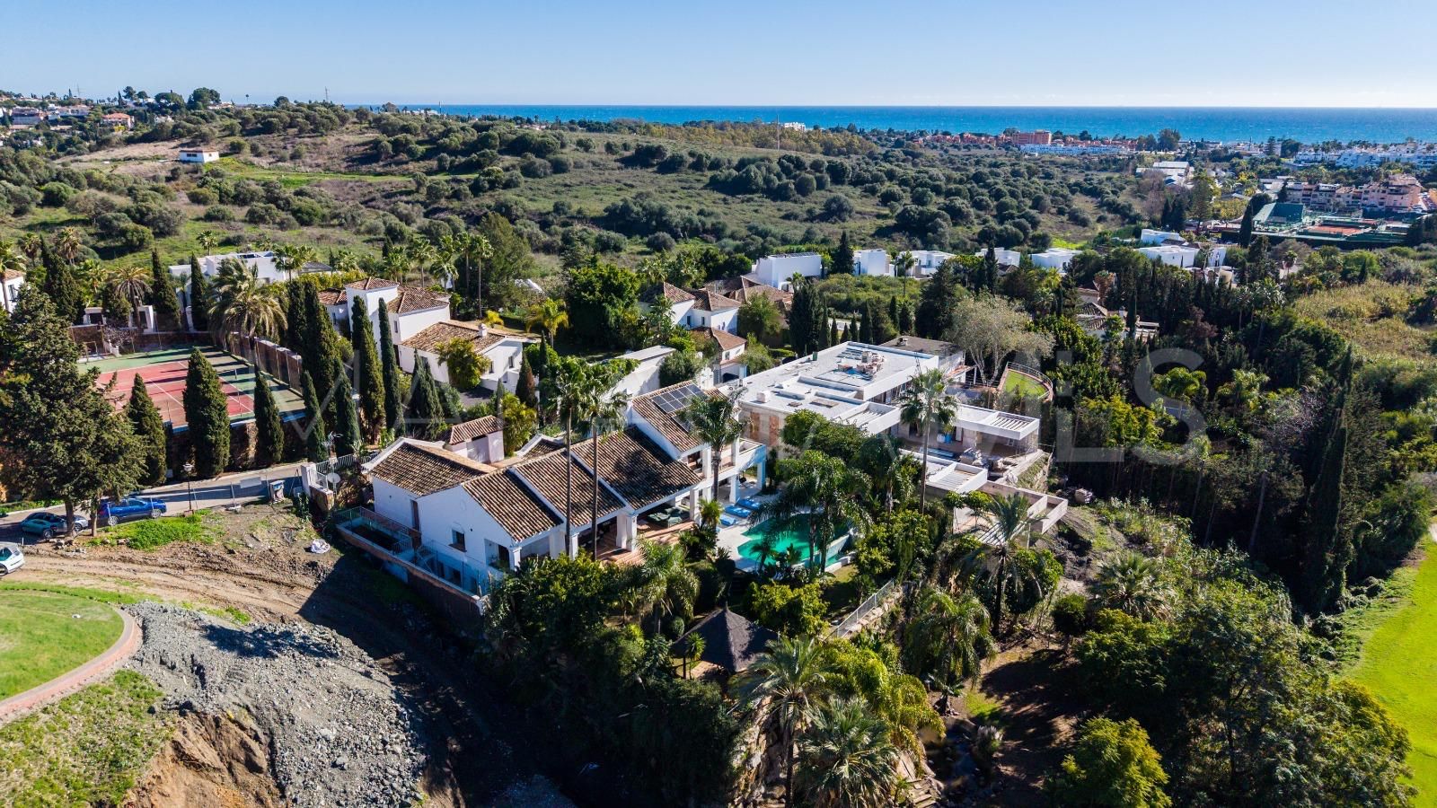 Villa for sale in El Paraiso