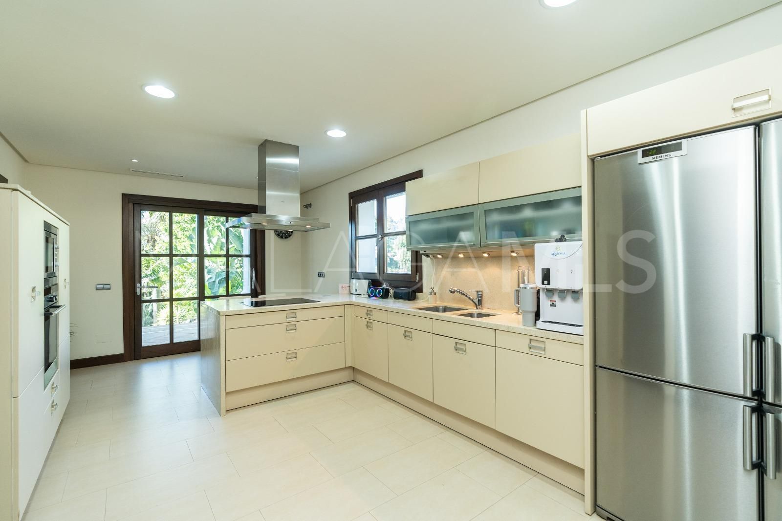 Villa for sale in El Paraiso