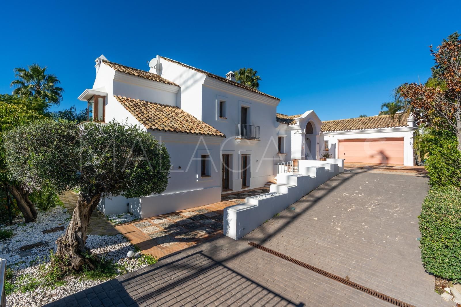 Villa for sale in El Paraiso