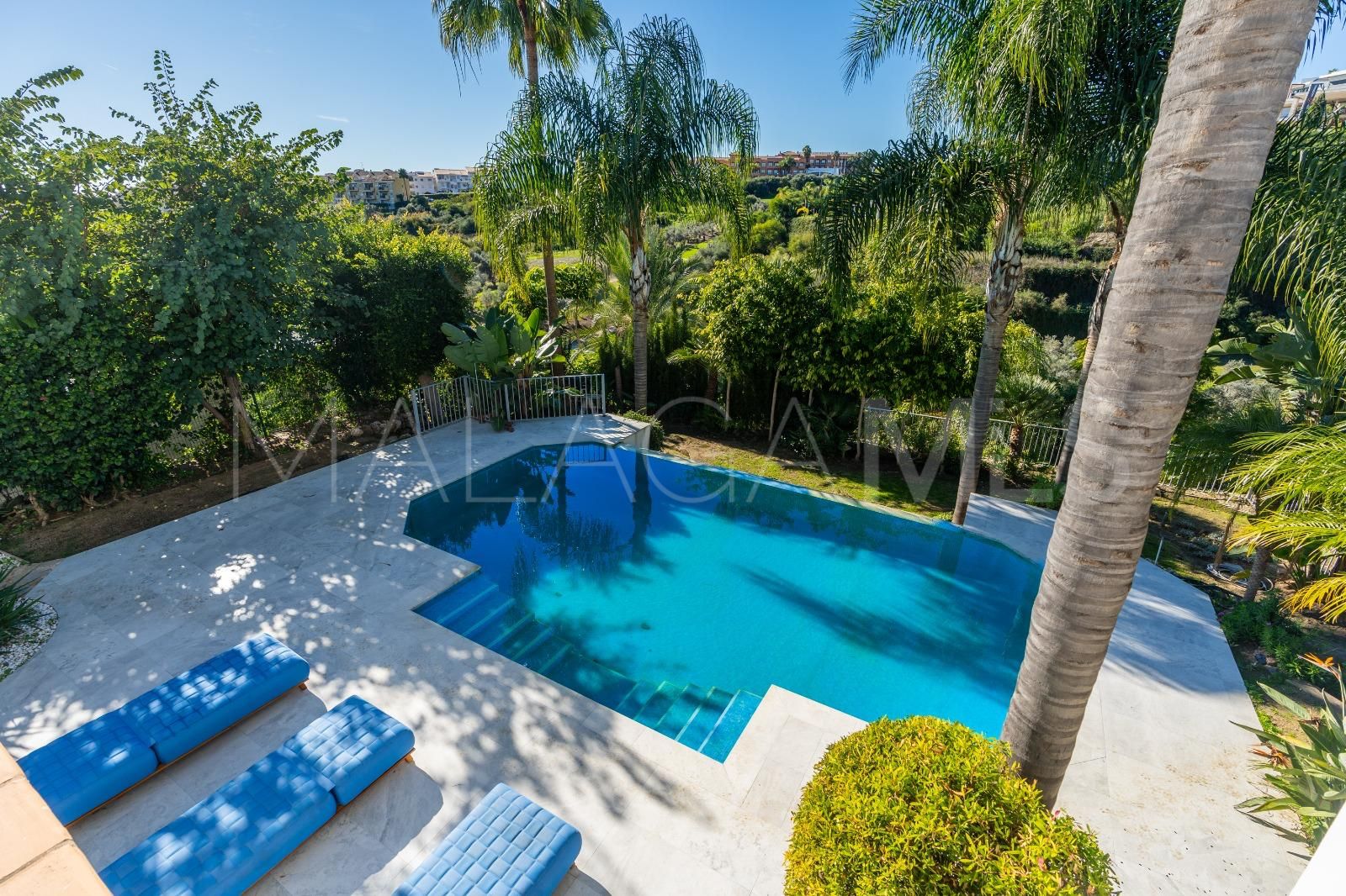 Villa for sale in El Paraiso