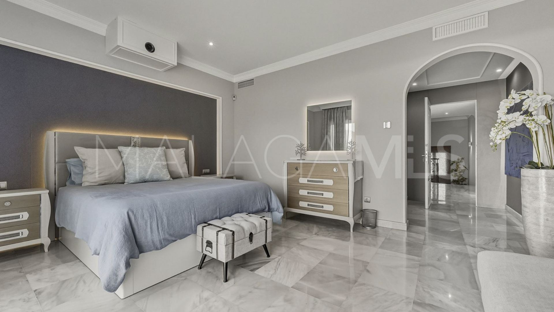 Villa for sale in Guadalmina Alta