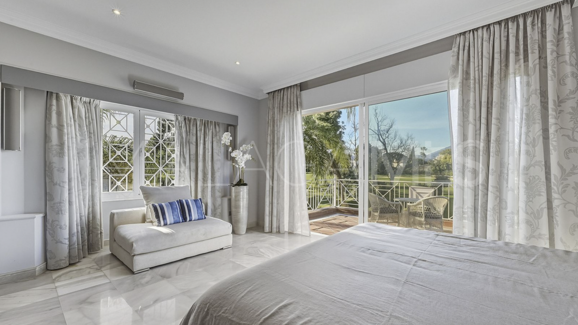 Villa for sale in Guadalmina Alta