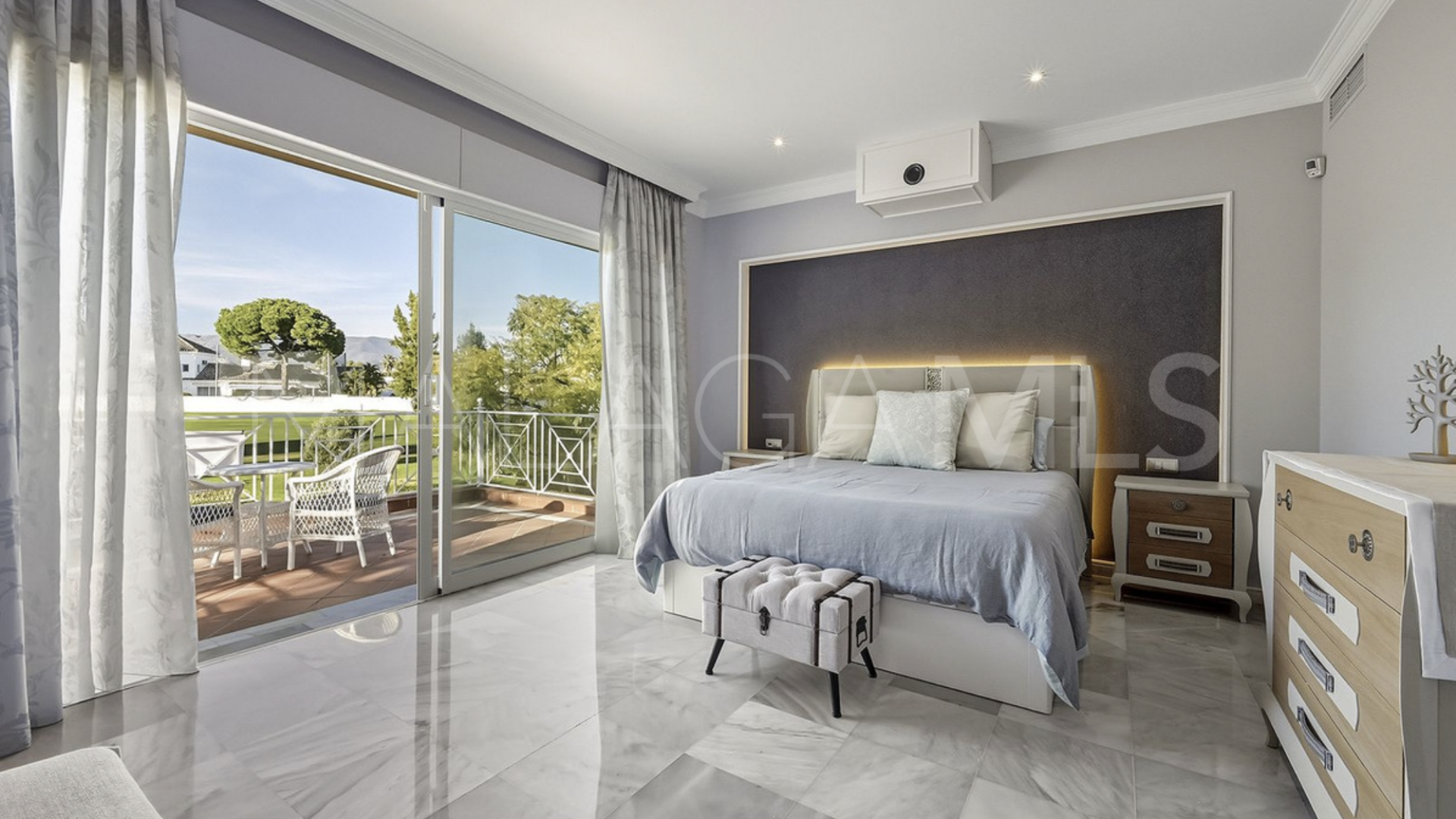 Villa for sale in Guadalmina Alta