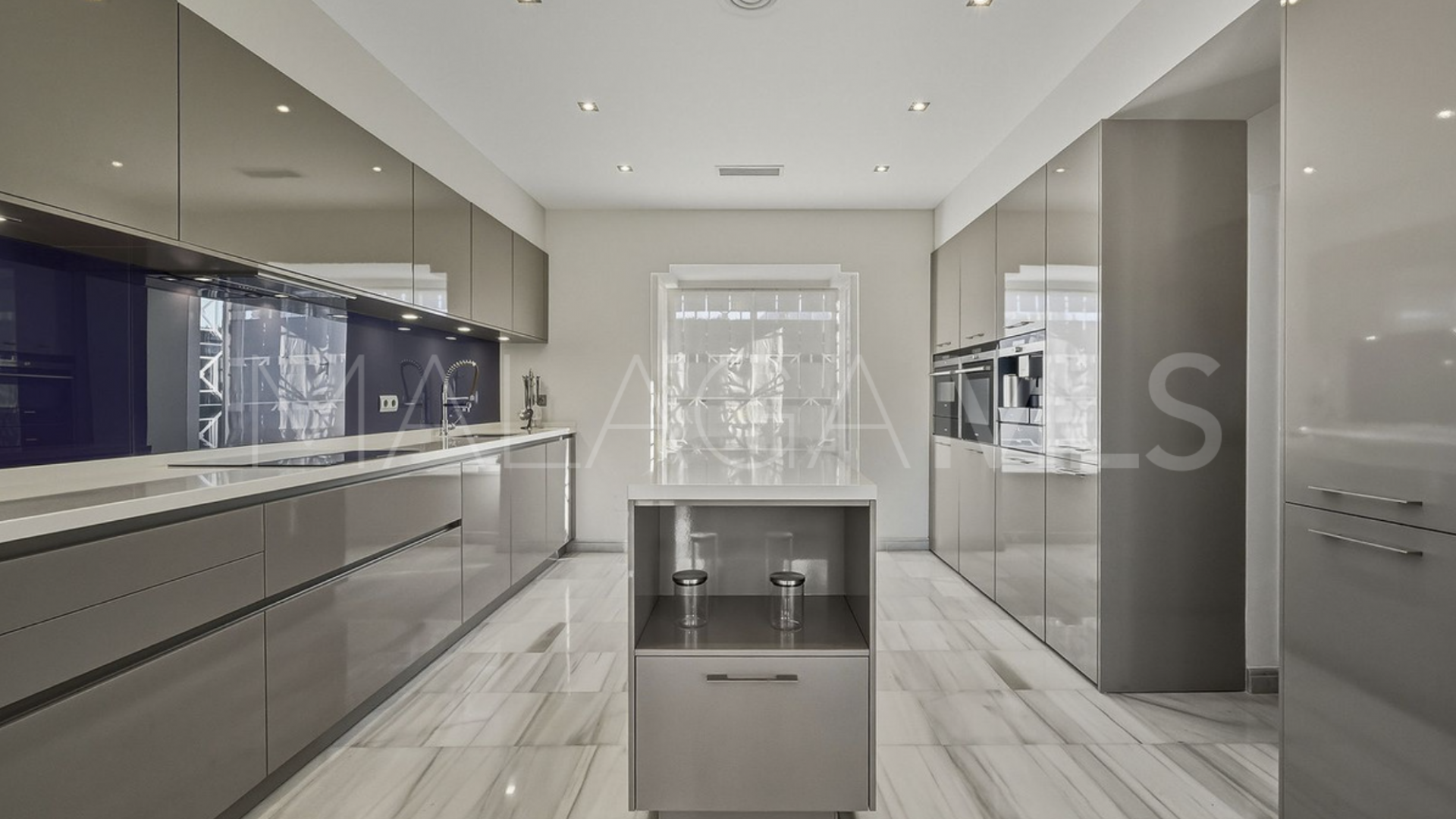 Villa for sale in Guadalmina Alta