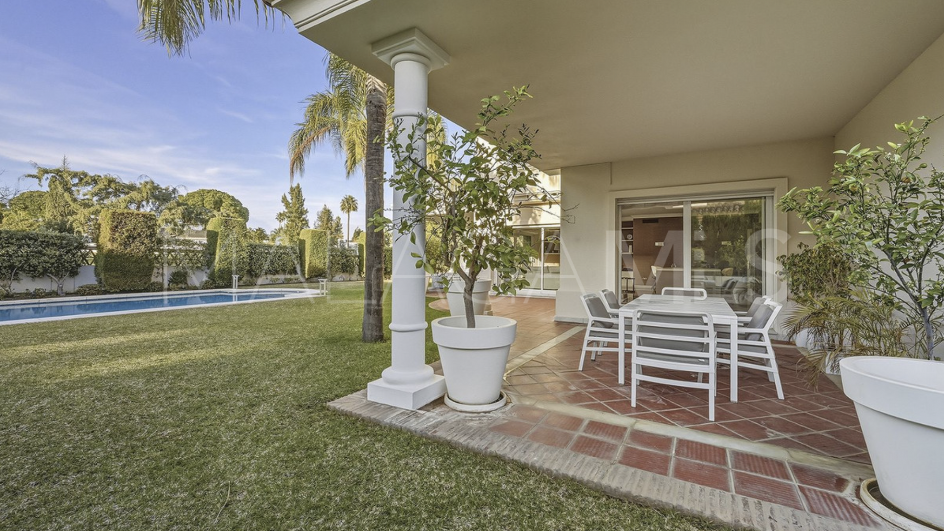 Villa for sale in Guadalmina Alta