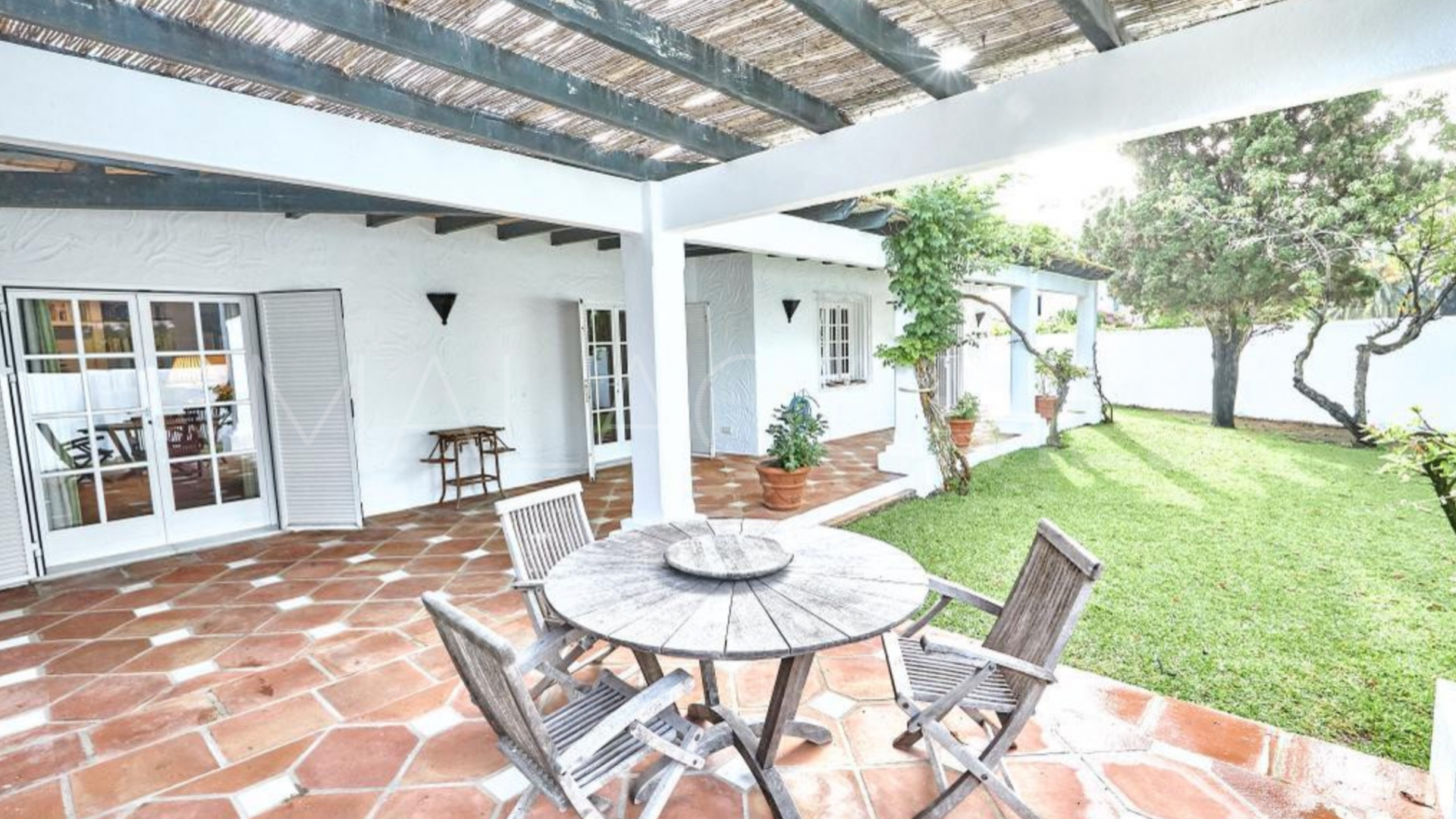Se vende villa in Casasola with 4 bedrooms