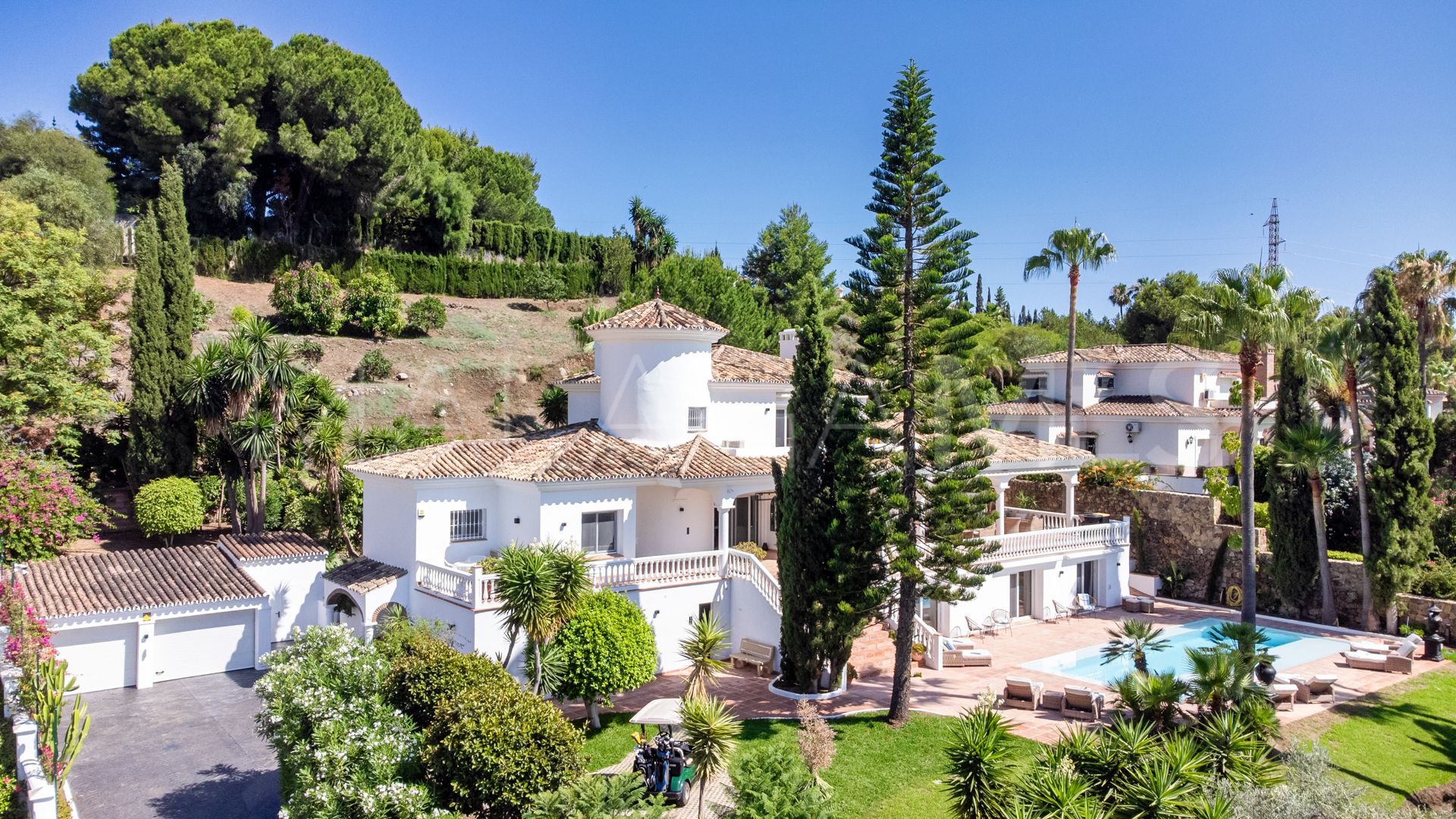 El Paraiso villa for sale