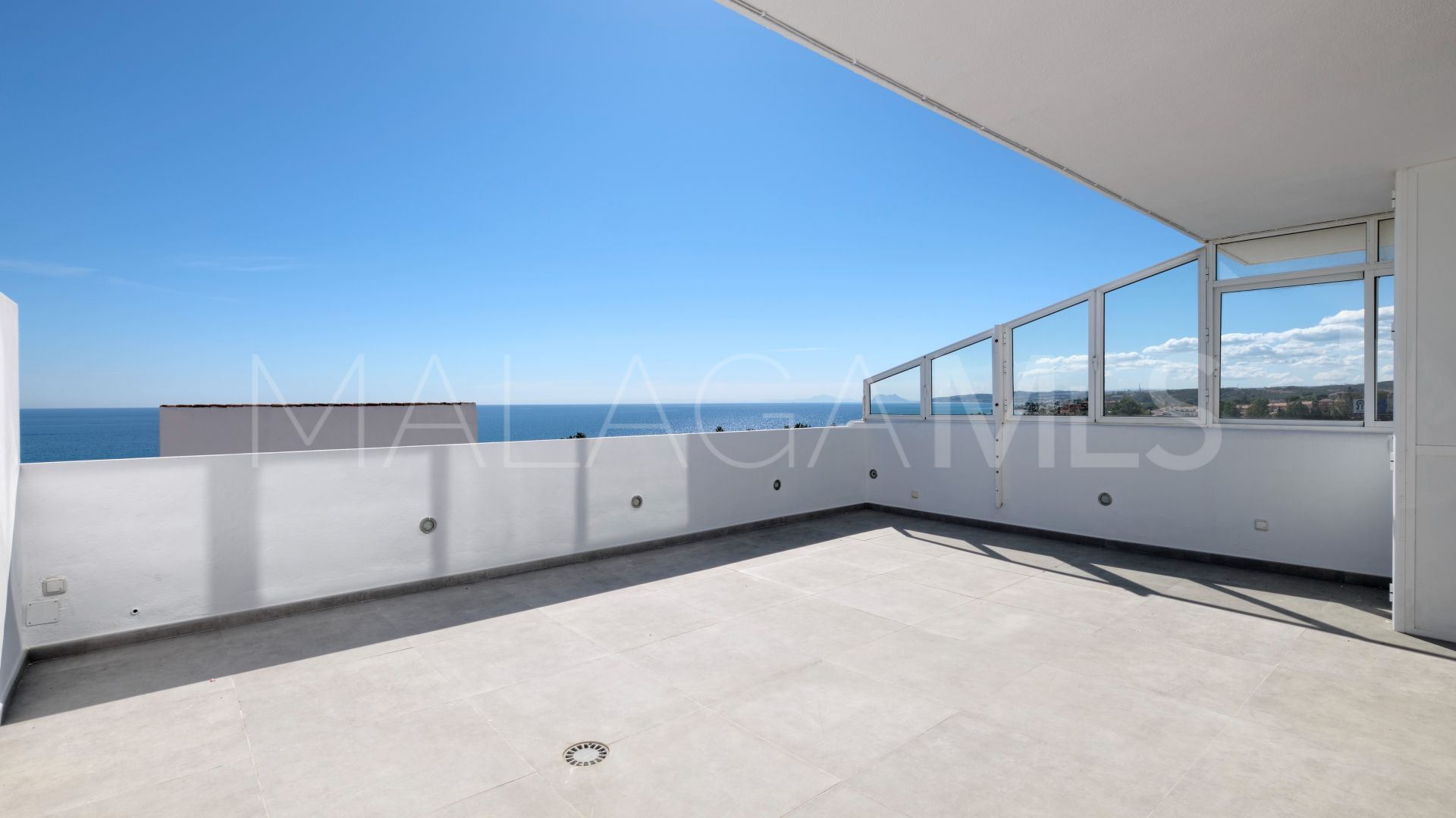 Zweistöckiges penthouse for sale in Bahía de Estepona
