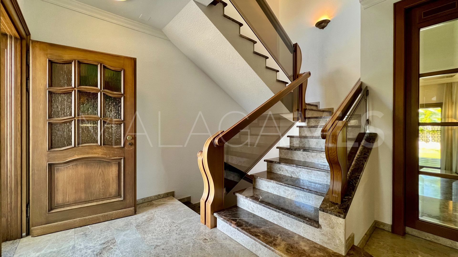 Villa for sale in Guadalmina Baja