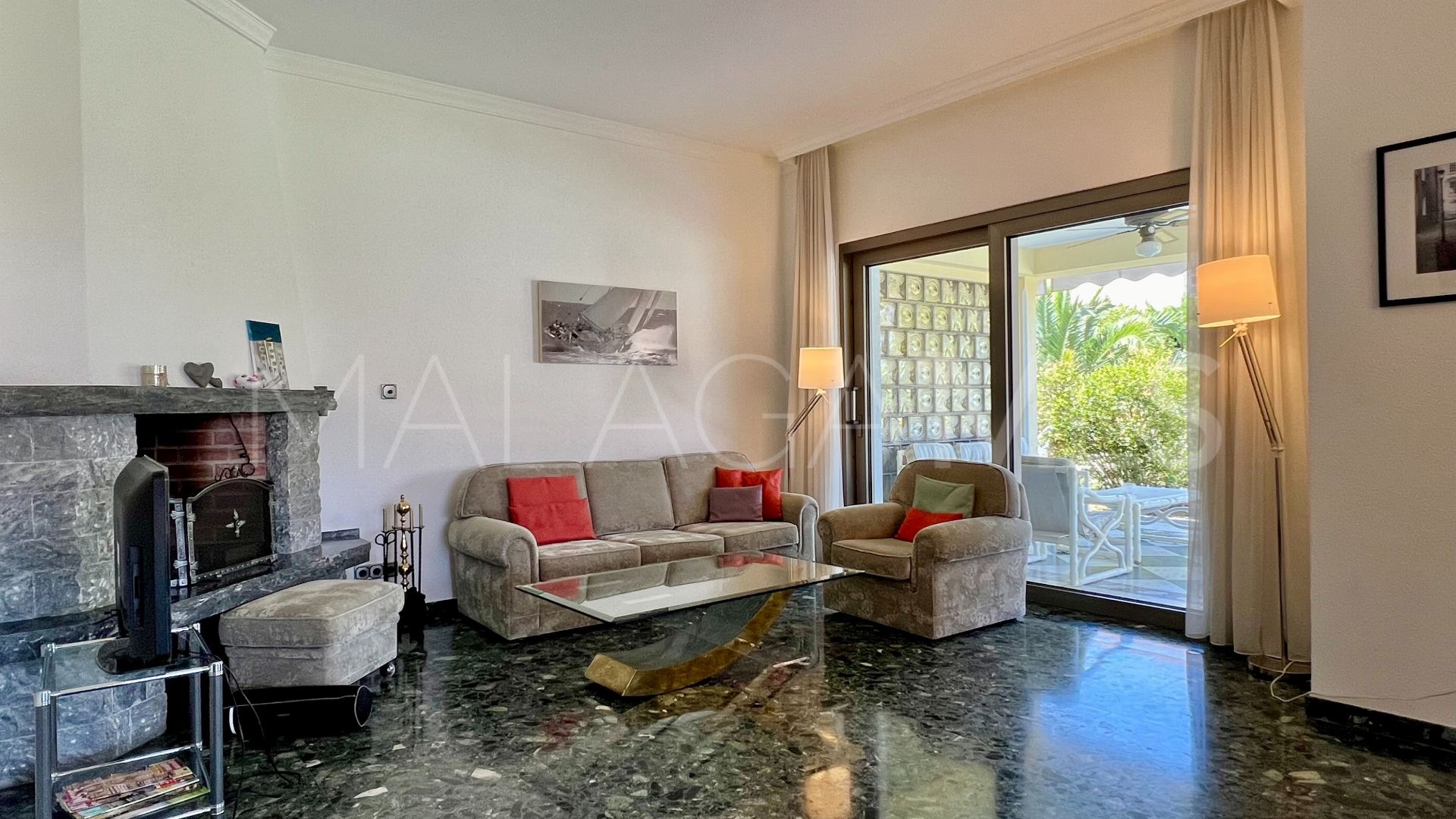 Villa for sale in Guadalmina Baja