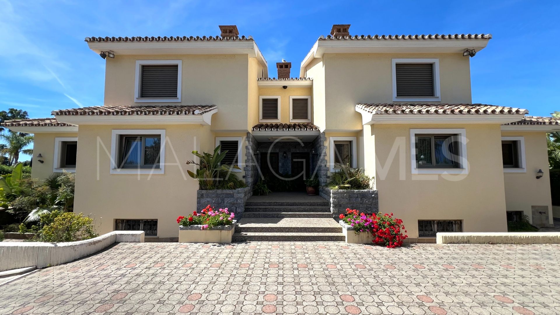 Villa for sale in Guadalmina Baja