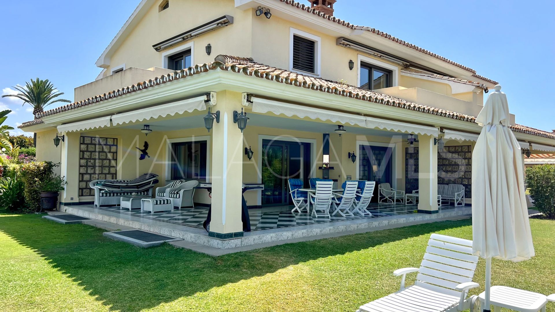 Villa for sale in Guadalmina Baja