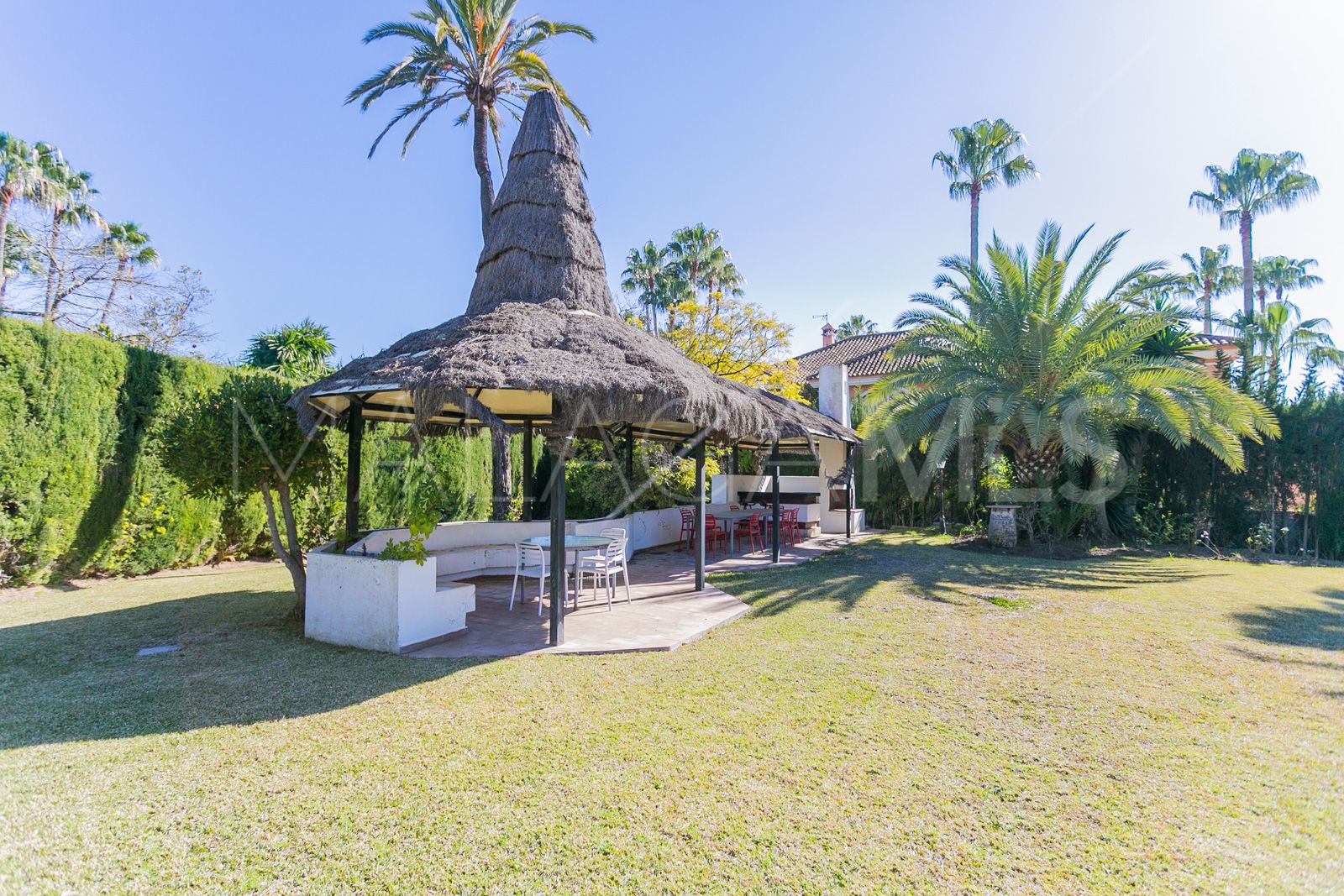 Villa for sale in Guadalmina Baja