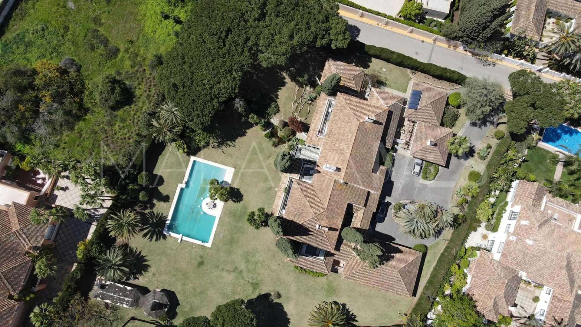Villa for sale in Guadalmina Baja
