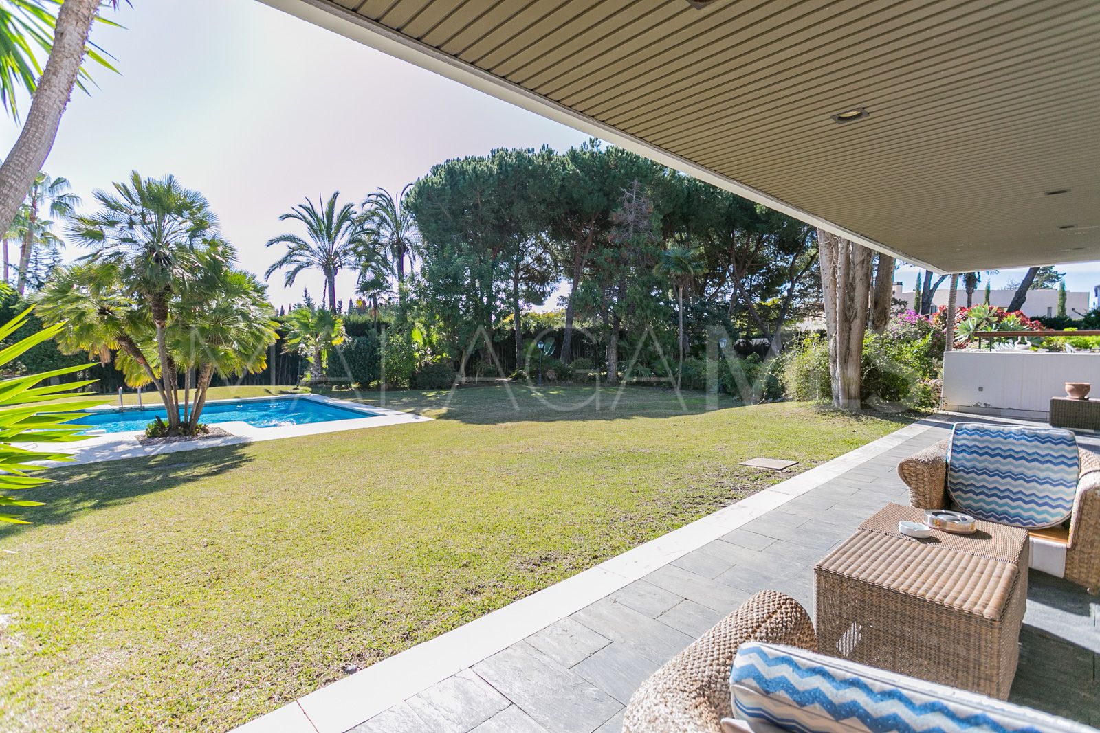 Villa for sale in Guadalmina Baja