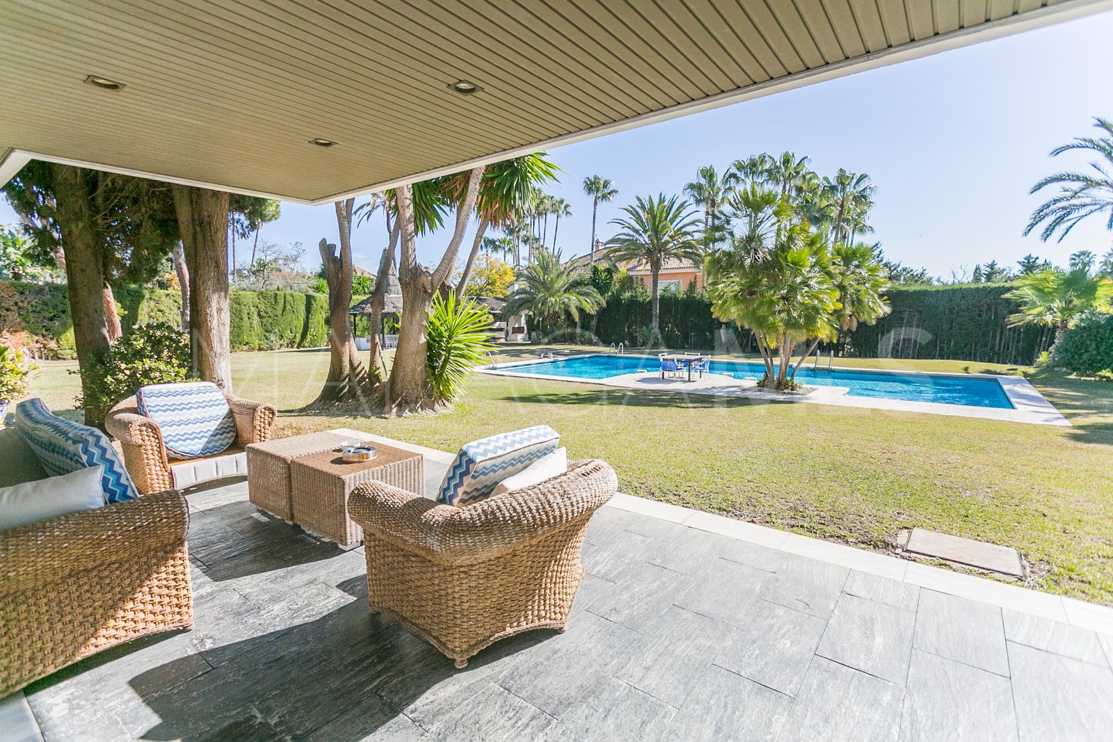 Villa for sale in Guadalmina Baja