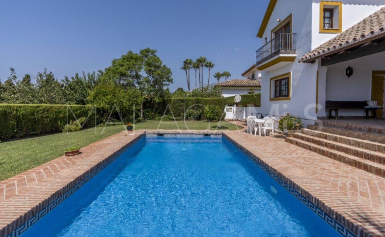 Villa for sale in El Pilar