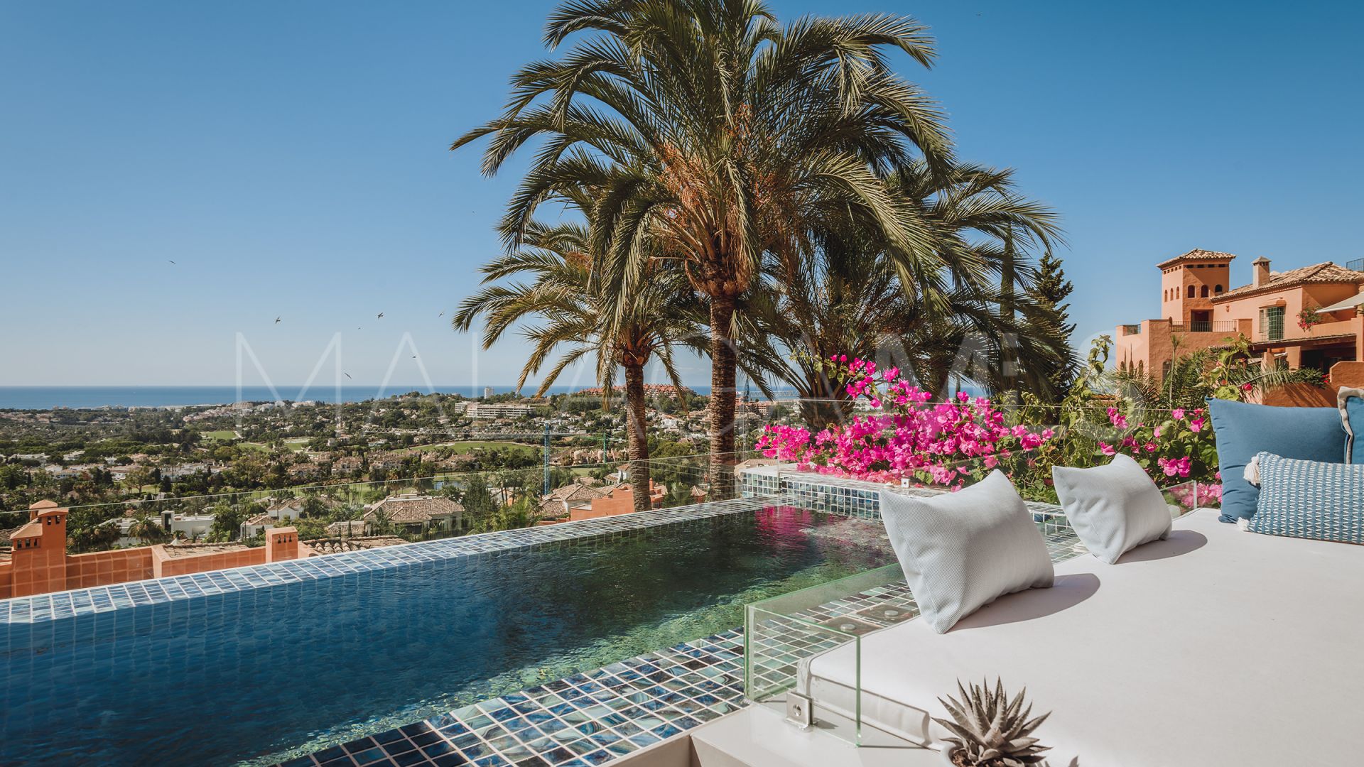 For sale Nueva Andalucia penthouse with 3 bedrooms