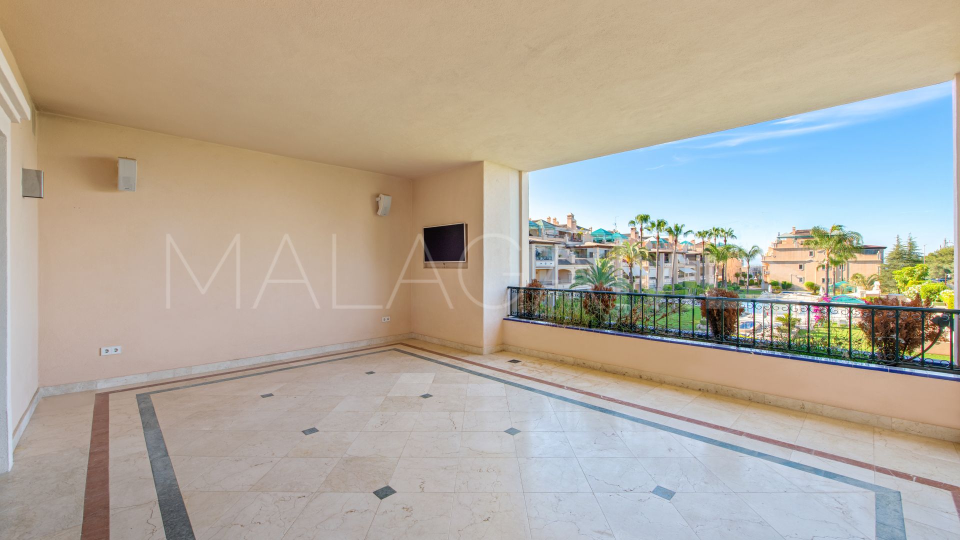 Lomas de Sierra Blanca apartment for sale