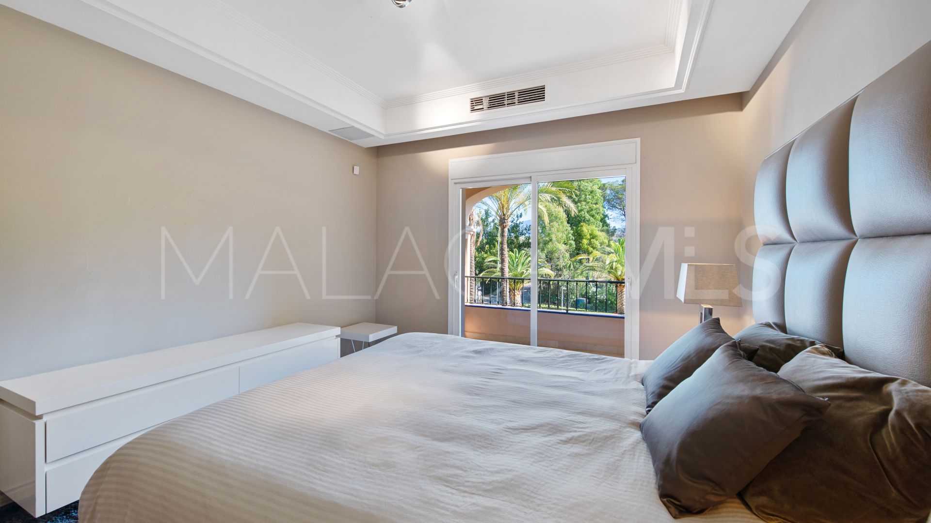 Lomas de Sierra Blanca apartment for sale