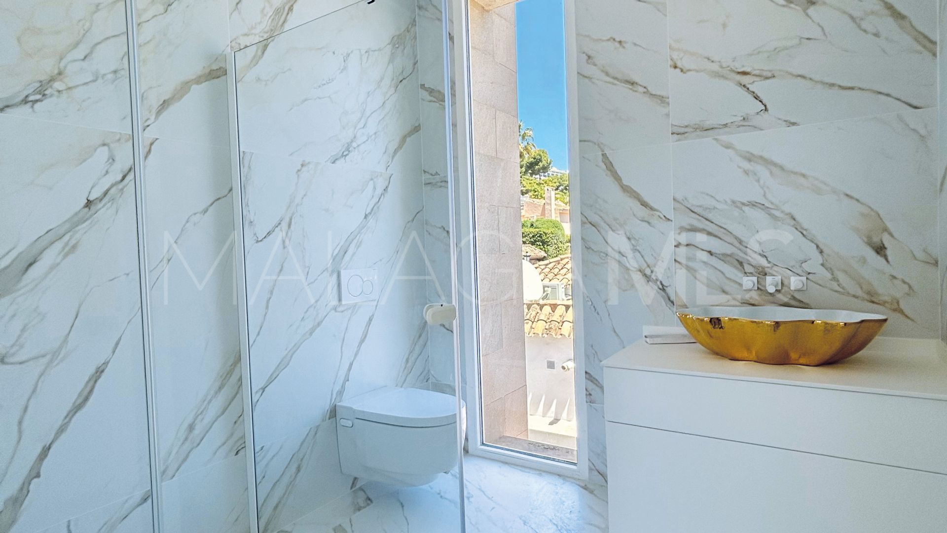 Villa for sale in Los Monteros