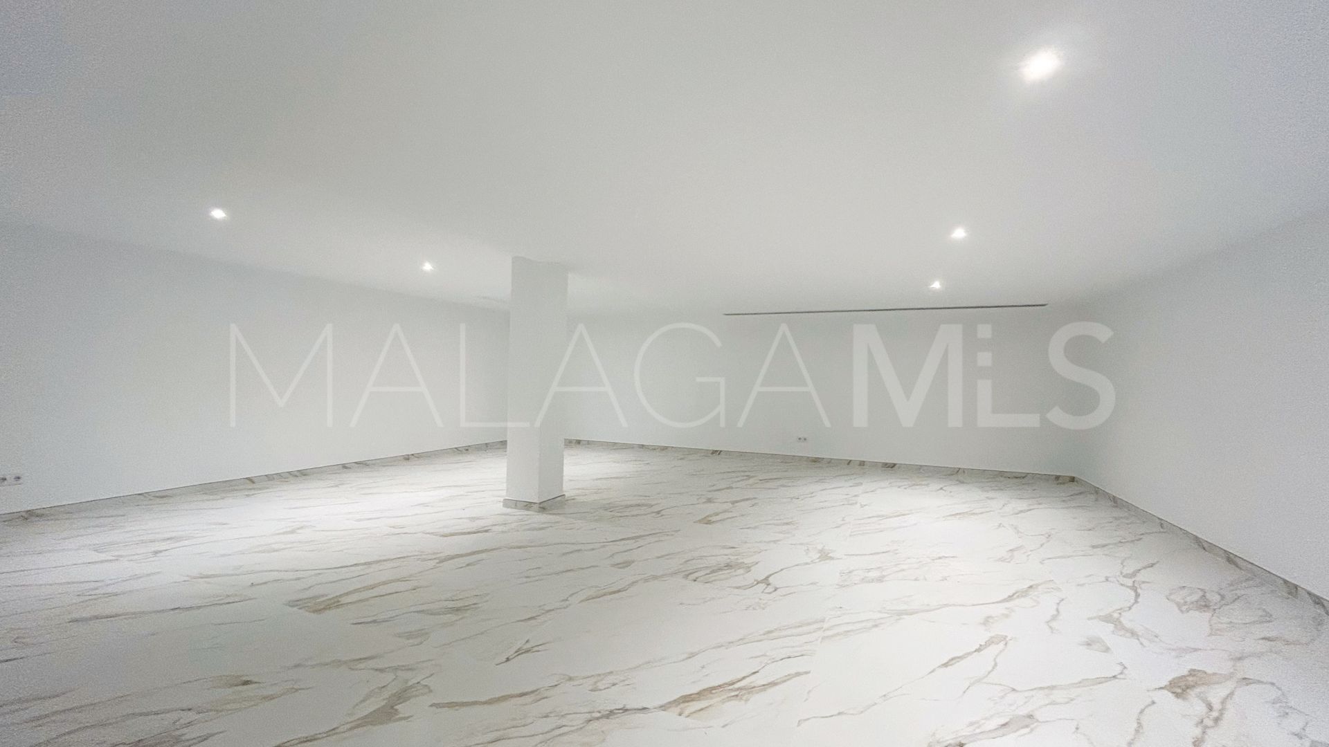 Villa for sale in Los Monteros