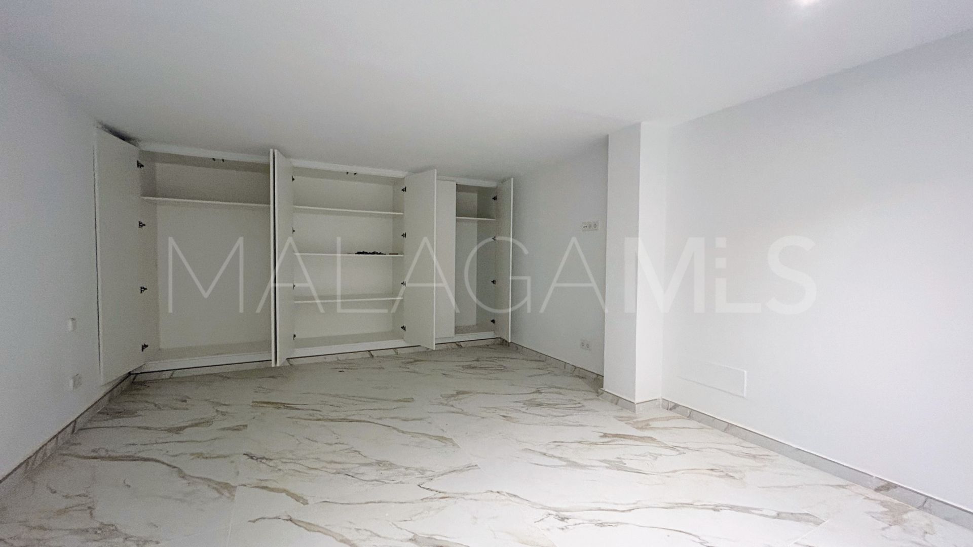 Villa for sale in Los Monteros