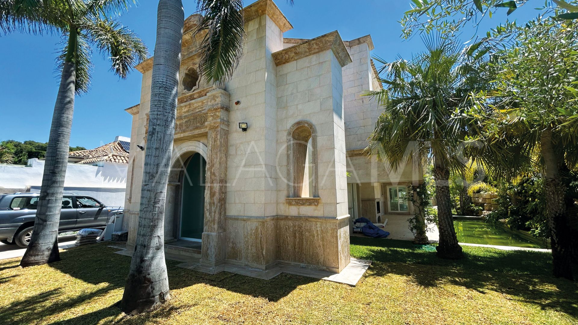 Villa for sale in Los Monteros