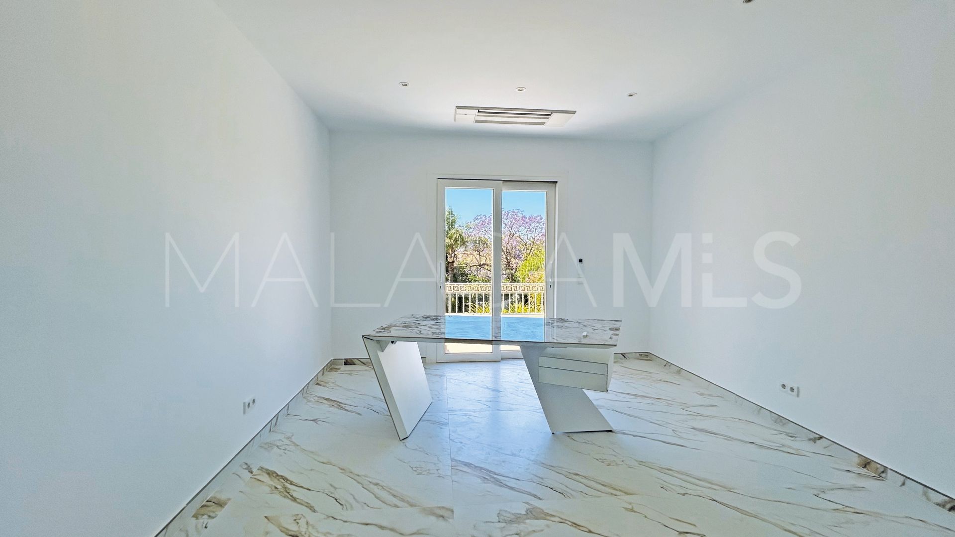 Villa for sale in Los Monteros