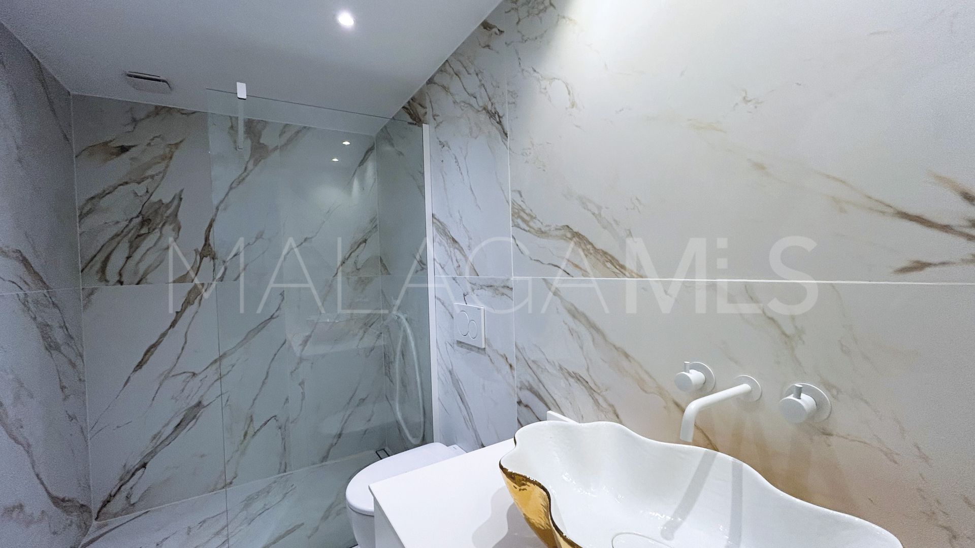 Villa for sale in Los Monteros