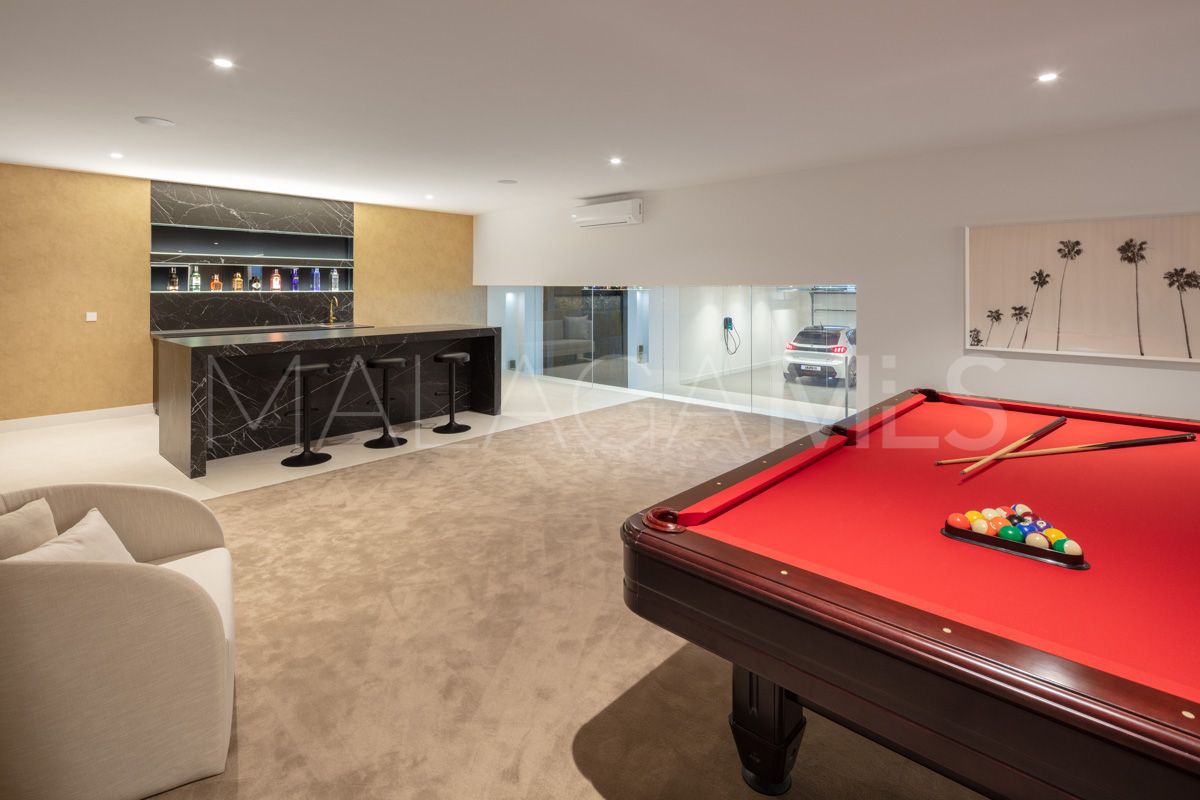 Se vende villa de 5 bedrooms in Nueva Andalucia