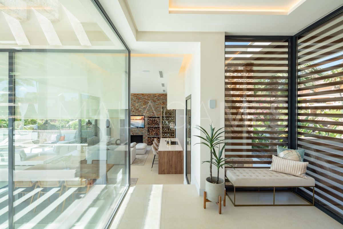 Se vende villa de 5 bedrooms in Nueva Andalucia
