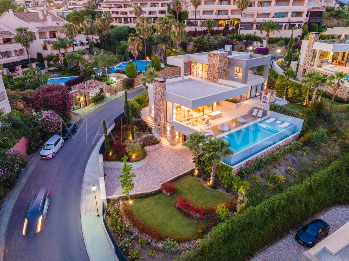 Se vende villa de 5 bedrooms in Nueva Andalucia