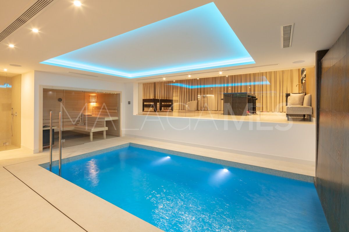 Se vende villa de 5 bedrooms in Nueva Andalucia