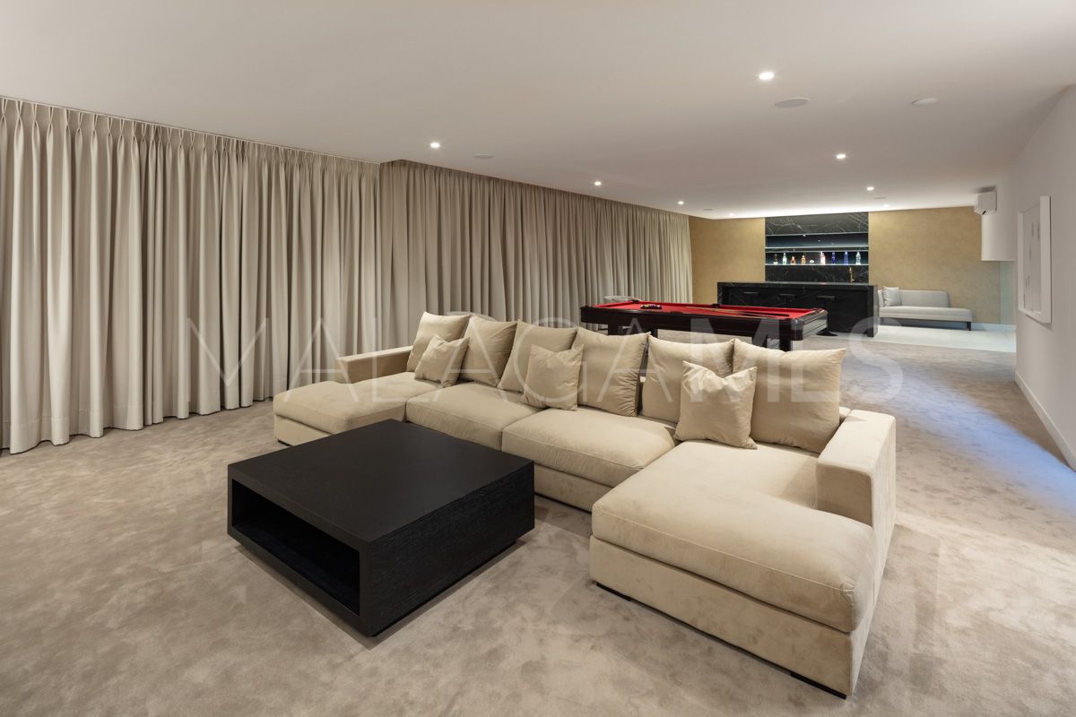 Se vende villa de 5 bedrooms in Nueva Andalucia