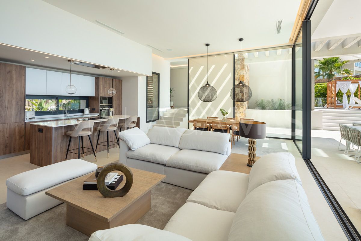 Se vende villa de 5 bedrooms in Nueva Andalucia