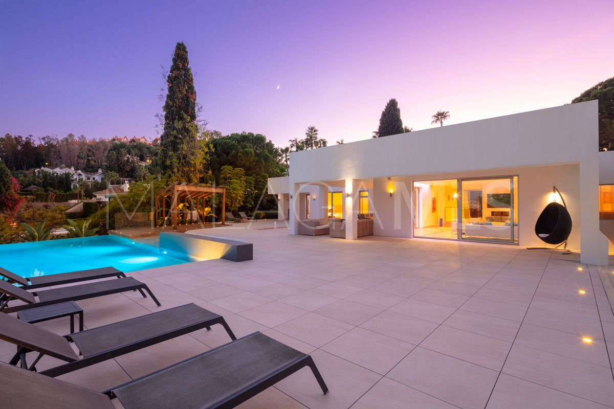 Villa for sale in Nueva Andalucia